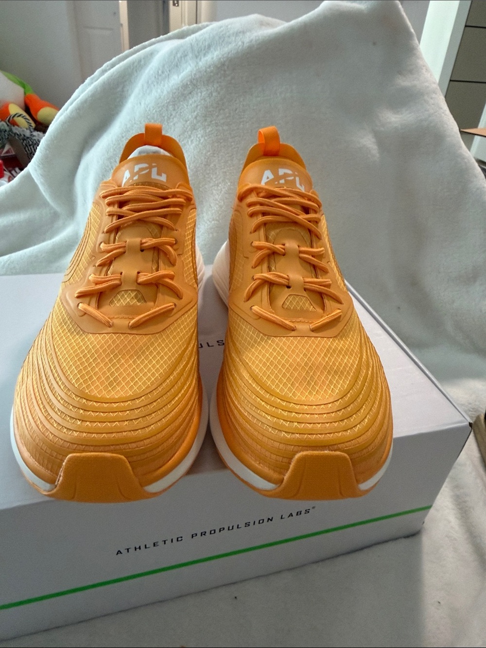 APL Men's Streamline Mango/White Low Top Lace Up Running Sneakers